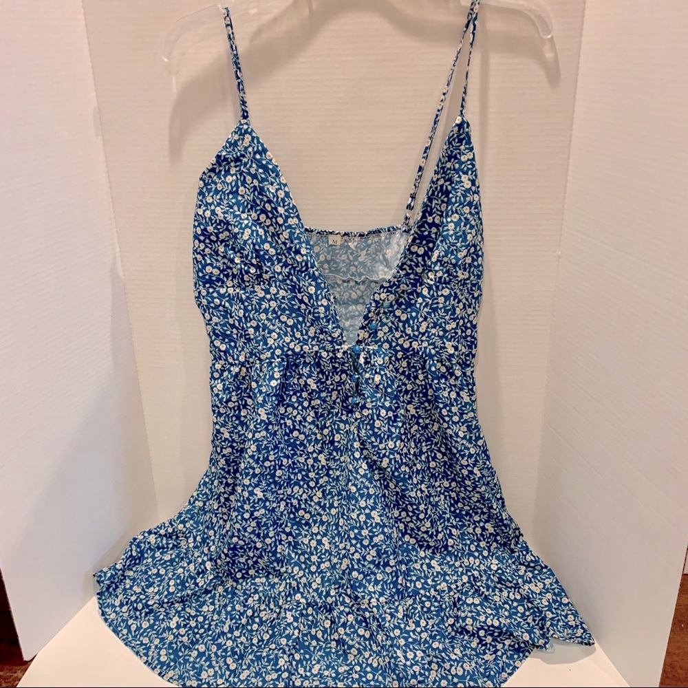 SHEIN spaghetti strap v-neck mini sundress Medium